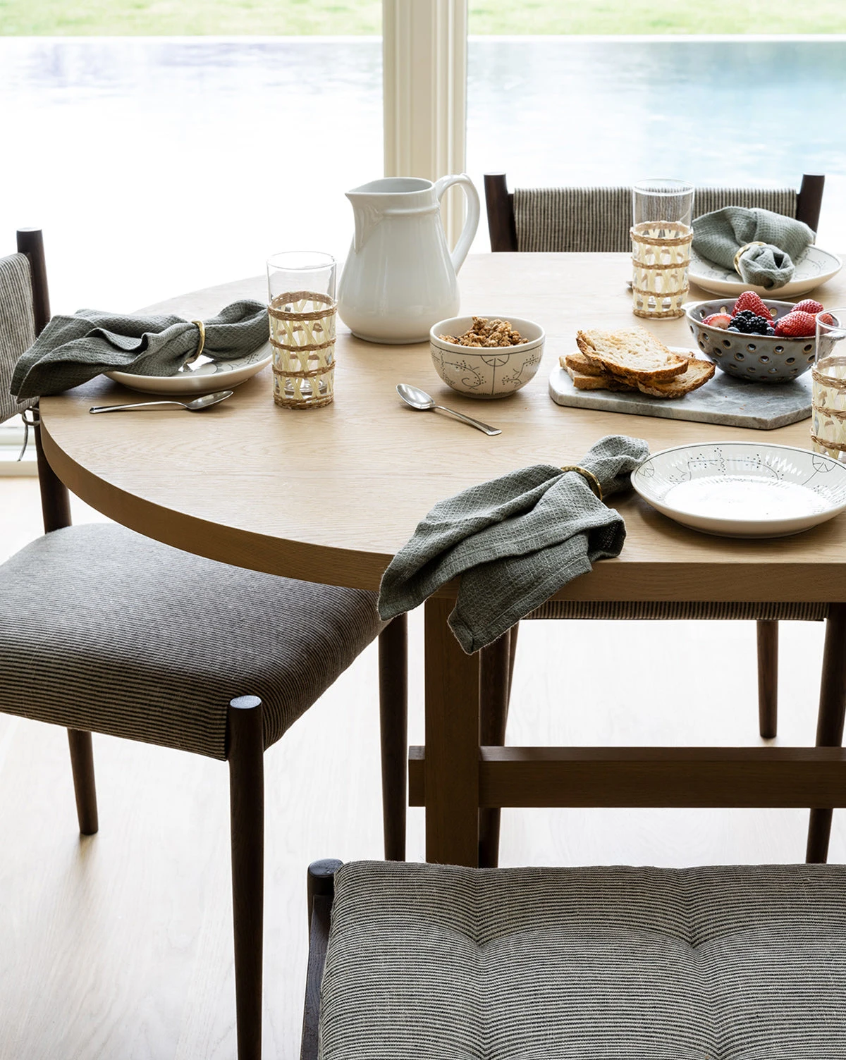 Giselle Oval Dining Table - Image 3
